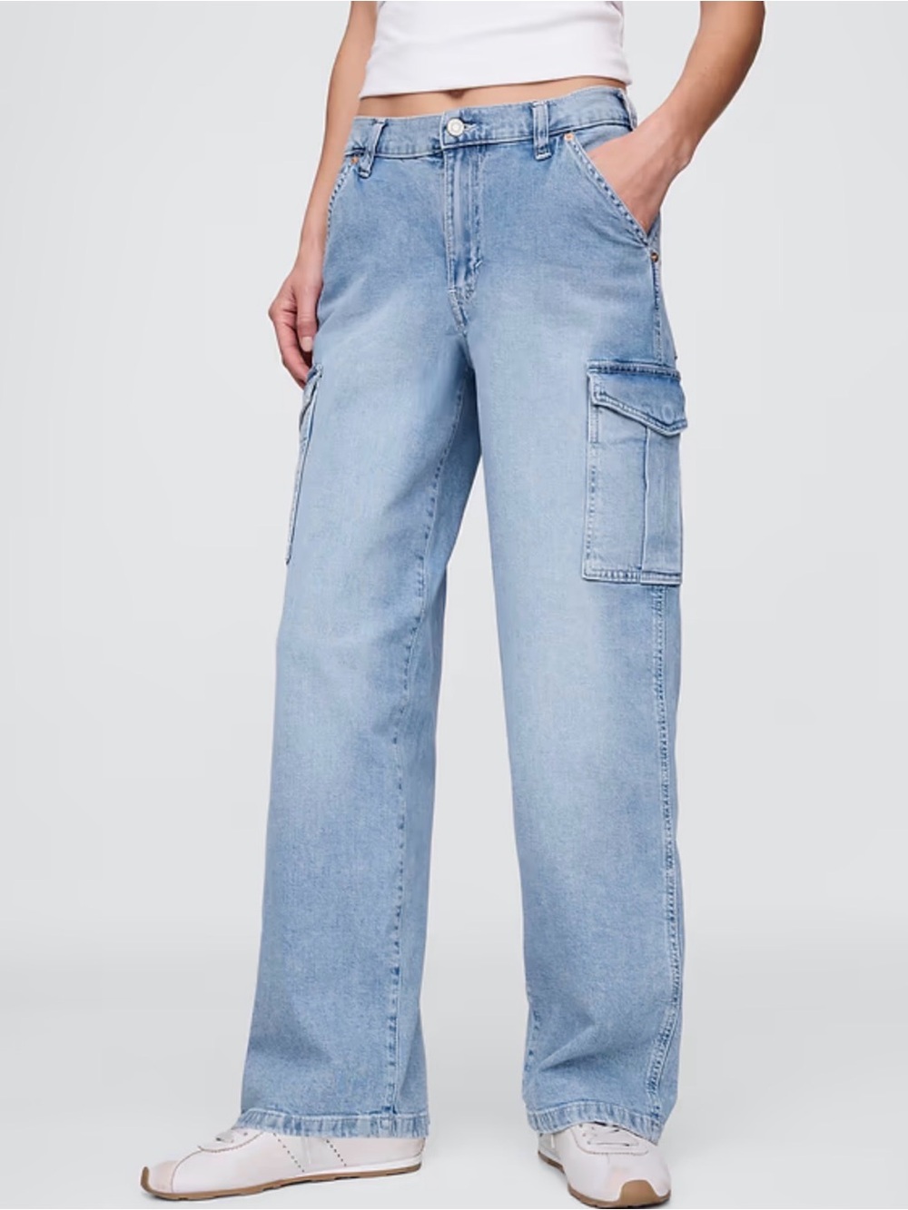 NWOT GAP 90’s Loose Mid-Rise Cargo Jeans in Light Indigo Size 29/8